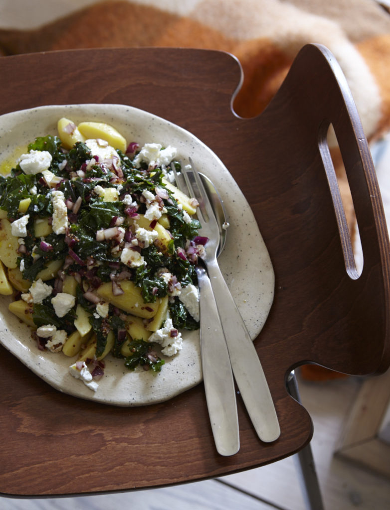 Boerenkoolsalade met geitenkaas en mosterddressing