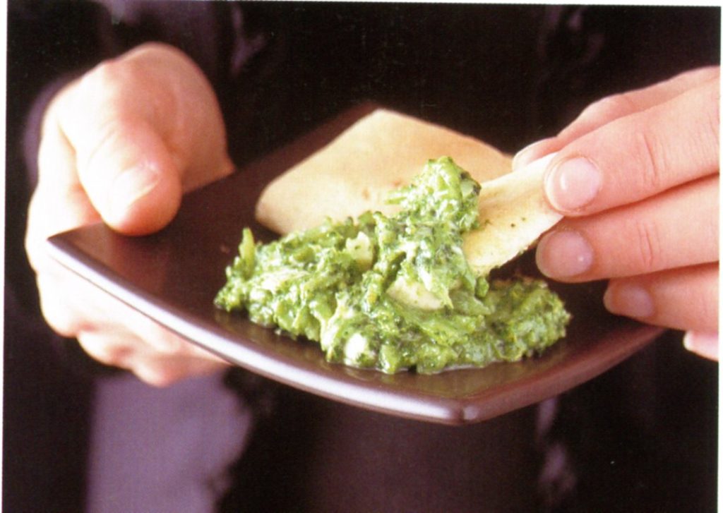 Broccolidip met geitenkaas en gerookte paprika