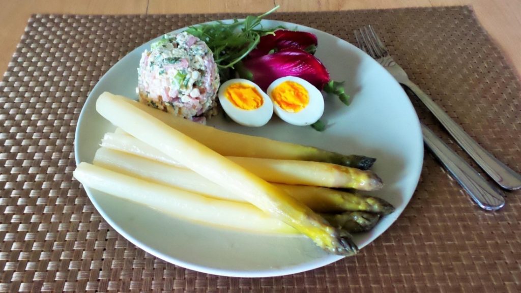 Asperges met ham en ei, maar wel anders