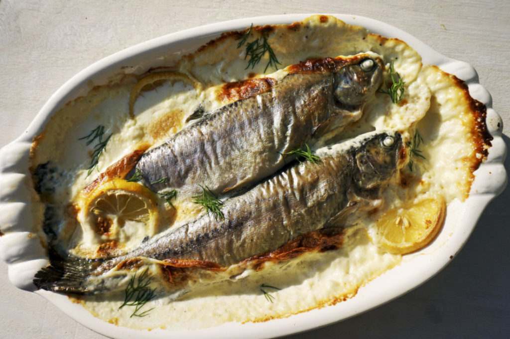 Forel uit de oven met room en citroen
