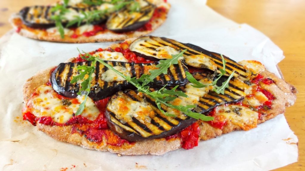 Kikkererwtenpizza met aubergine