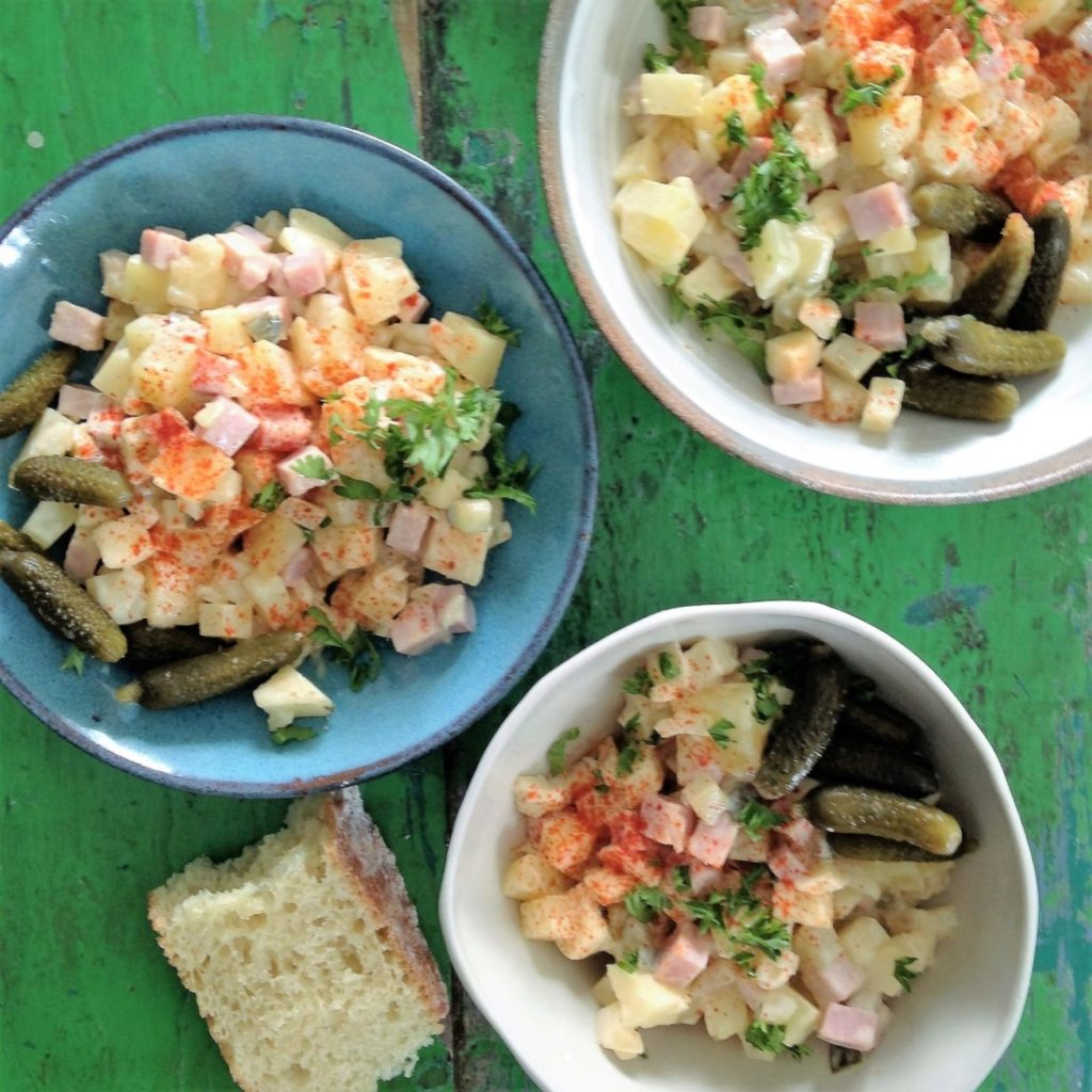 Aardappelsalade met kip en augurk