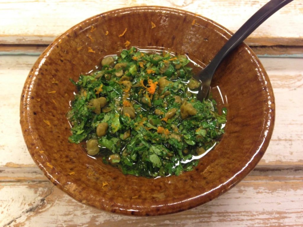 Salsa verde met kappertjes en sinaasappel