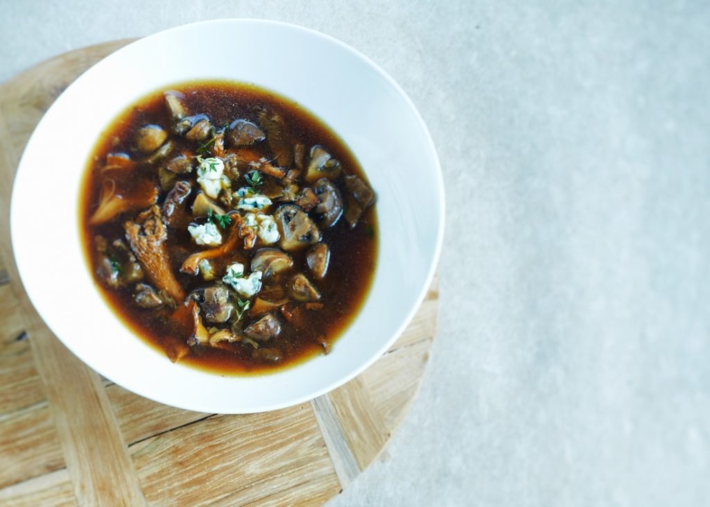Bospaddenstoelensoep met roquefort