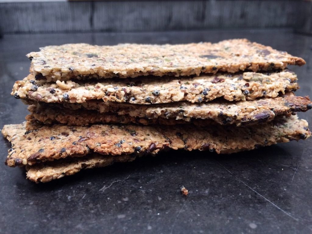 Knapperige havermoutcrackers