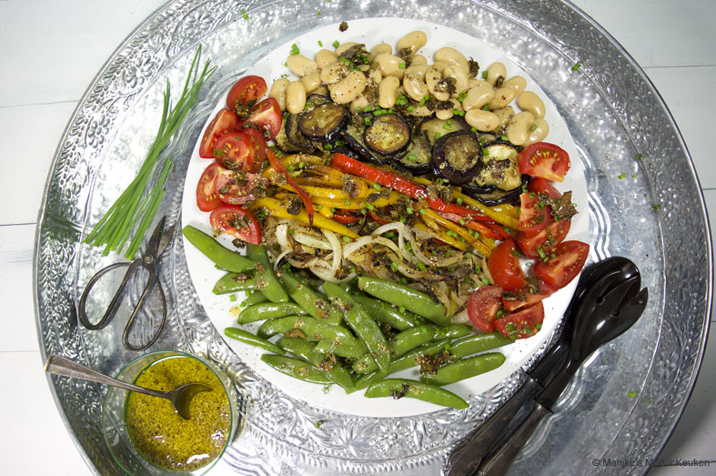 groentesalade met gebakken zeewiersnippers
