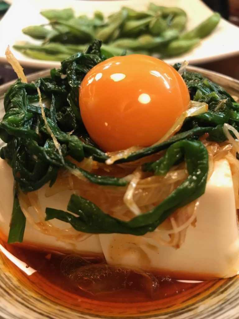 Silken tofu, sesam-spinazie en eierdooier