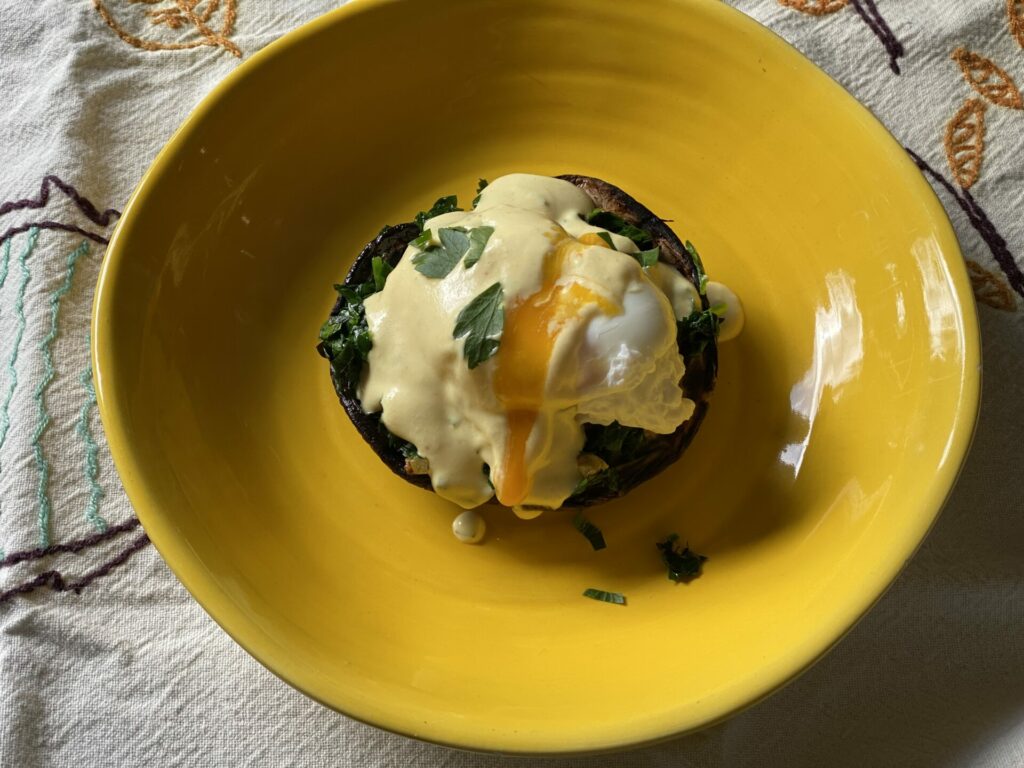 Portobello’s gevuld met spinazie en Eggs Benedict