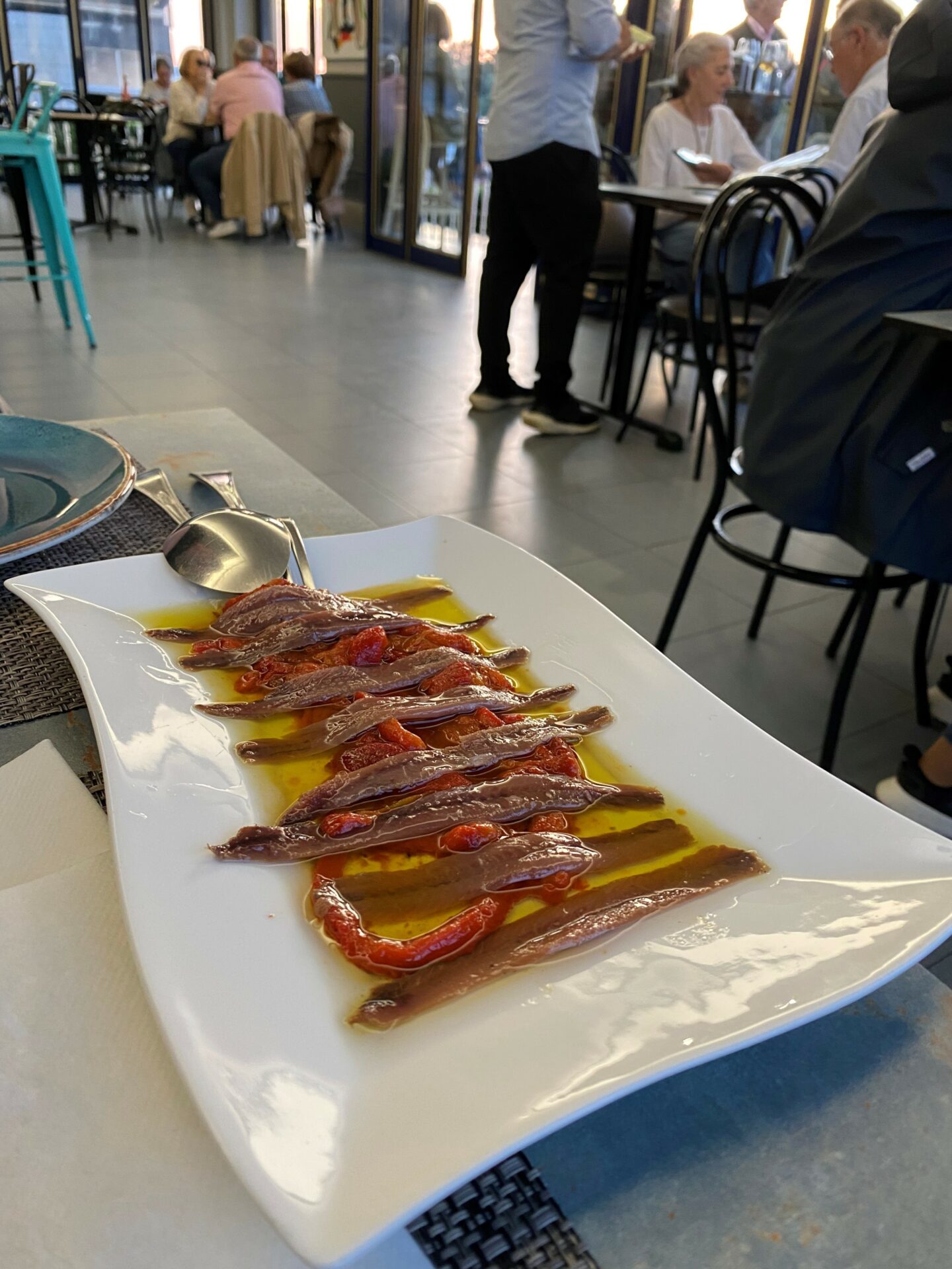 Ansjovis met geroosterde paprika - Uit de keuken van 8