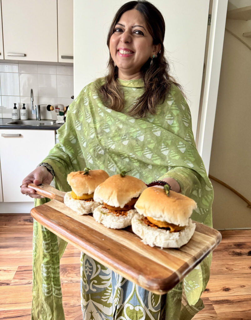 Taqdees Syed met Mumbai Burger